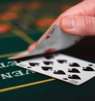 hand showing out the cards in poker